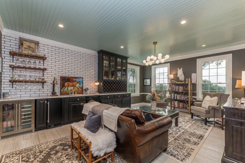 Gathering-Rm-and-Wet-Bar