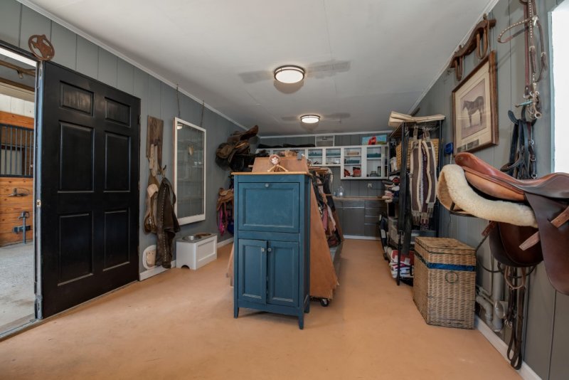 Tackroom (Custom)