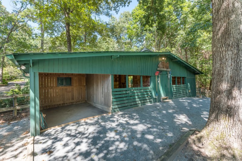 Back-of-Barn-Washstall