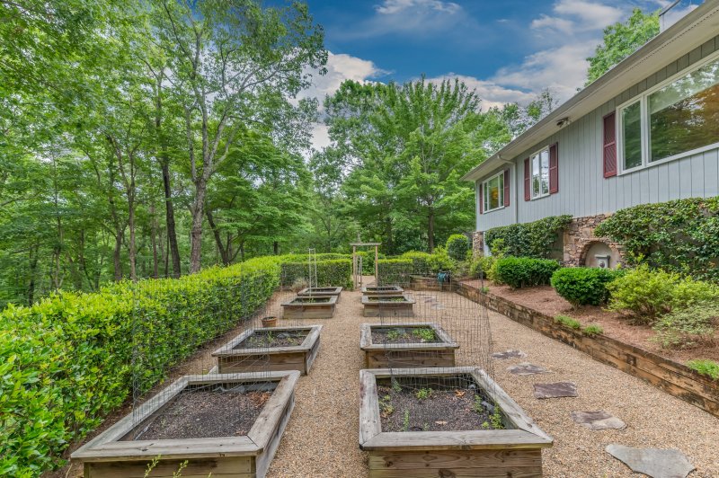 Raised-Bed-Gardening-2