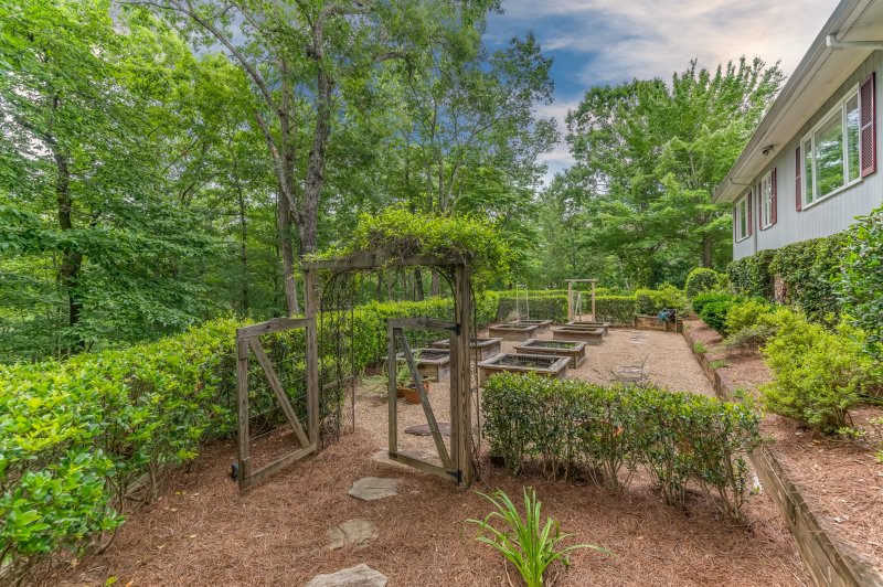 Raised-Bed-Gardening