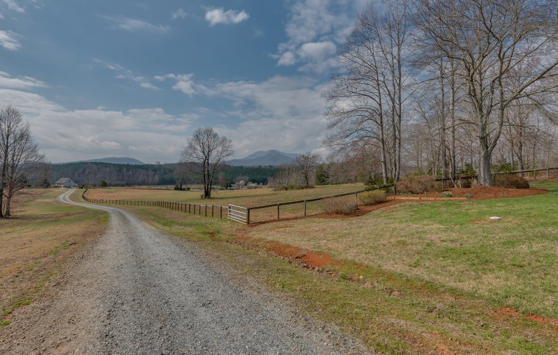 Driveway & mtn views
