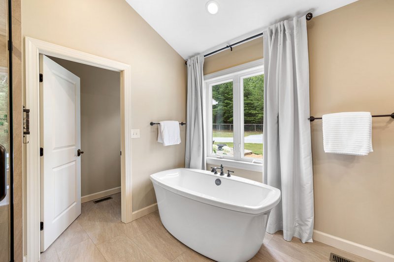 16-Master-Bath-Tub