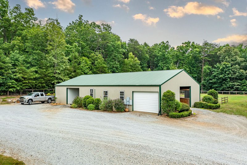 26-Barn-Front