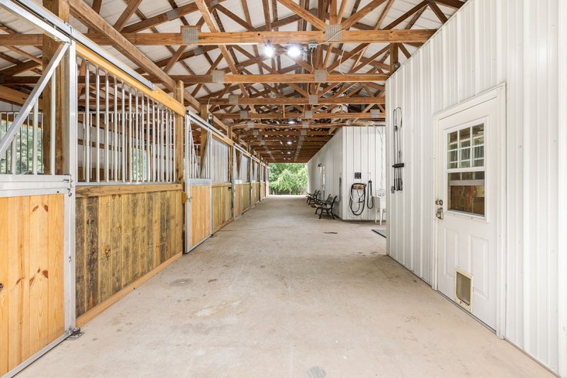 28-Barn-Interior