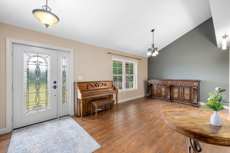 4-Front-Entrance-to-Parlor