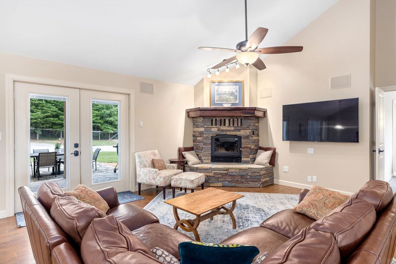 5-Family-Rm-to-Patio