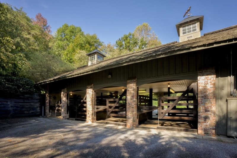 Back-of-the-Barn-leading-to-pasture
